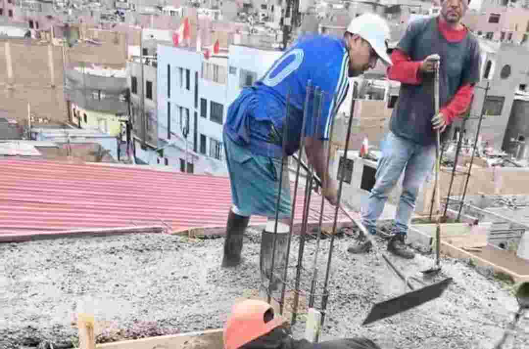 La entrega de concreto premezclado se realiza de manera profesional en una obra situada en Cuauhtémoc, con servicio rápido y confiable.